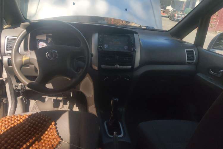 Used Dongfeng Shuaike 2014 1.6L Manual Comfort 7-Seater China IV Standard Center Console
