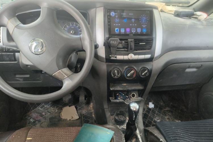 Used Dongfeng Shuaike 2014 1.6L Manual Comfort 7-Seater China IV Standard Center Console