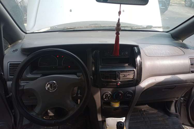 Used Dongfeng Shuaike 2014 1.5L Manual Standard 5-Seater China V Emission Standard Center Console