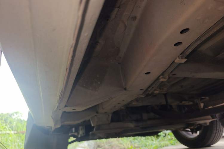 Used Dongfeng Shuaike 2014 1.5L Manual Standard Model 7-Seater China IV Chassis Front Left