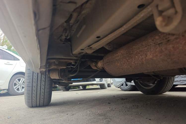 Used Dongfeng Shuaike 2014 1.5L Manual Standard Model 7-Seater China IV Chassis Rear Right