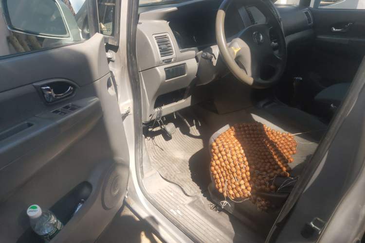 Used Dongfeng Shuaike 2014 1.6L Manual Comfort 7-Seater China IV Standard Driver Seat