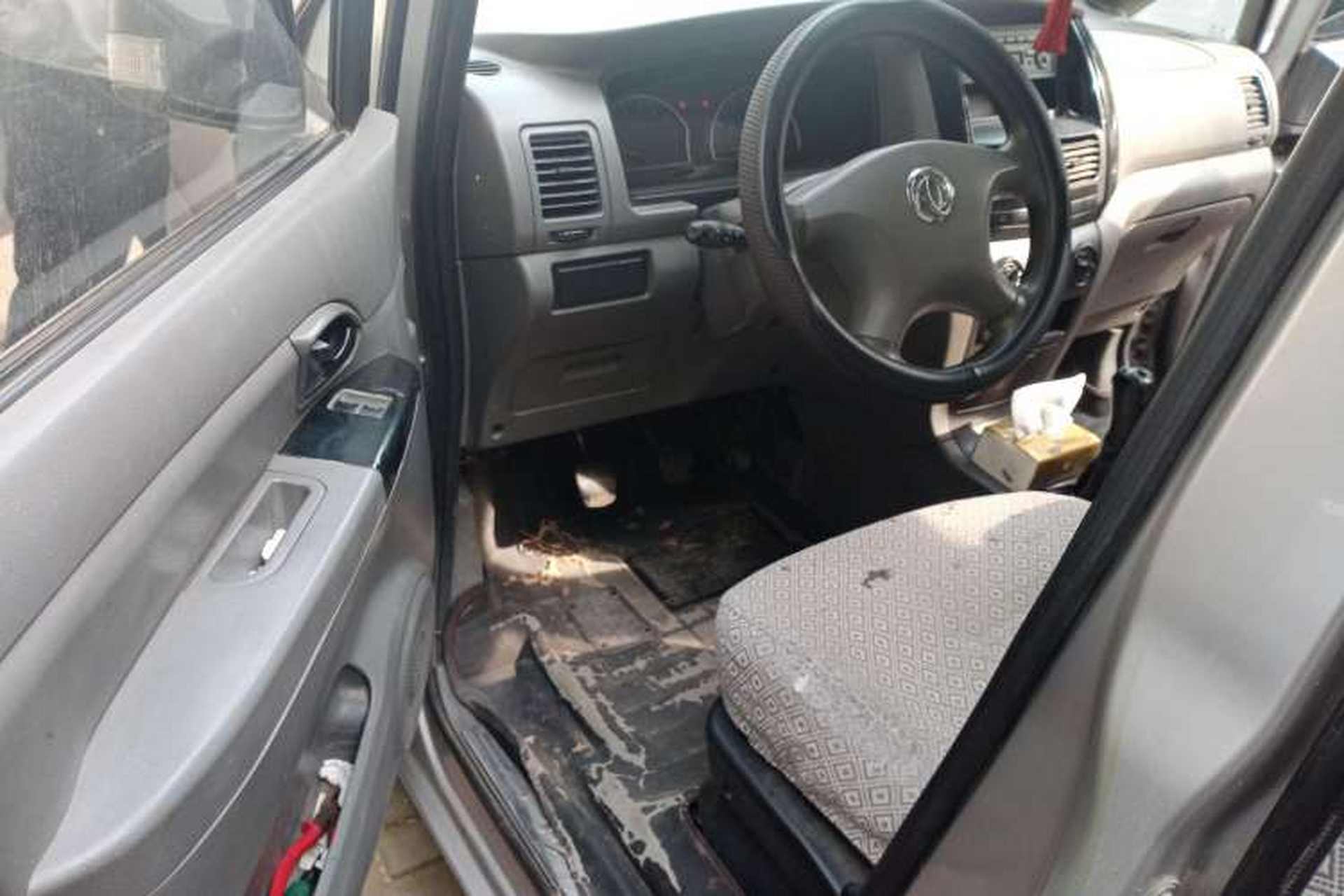 Used Dongfeng Shuaike 2014 1.5L Manual Standard 5-Seater China V Emission Standard Driver Seat