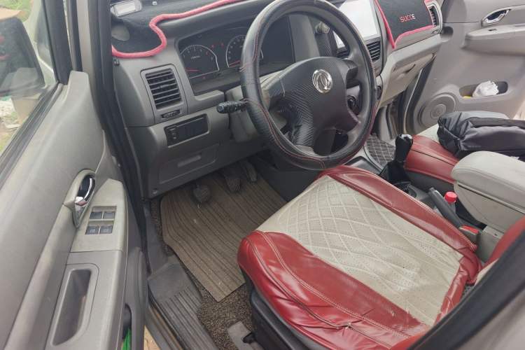 Used Dongfeng Shuaike 2014 1.5L Manual Standard Model 7-Seater China IV Driver Seat