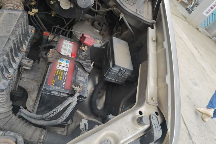 Used Dongfeng Shuaike 2014 1.5L Manual Standard Model 7-Seater China IV Engine Bay Left