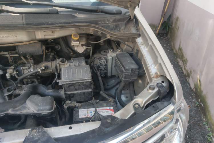 Used Dongfeng Shuaike 2014 1.6L Manual Comfort 7-Seater China IV Standard Engine Bay Left