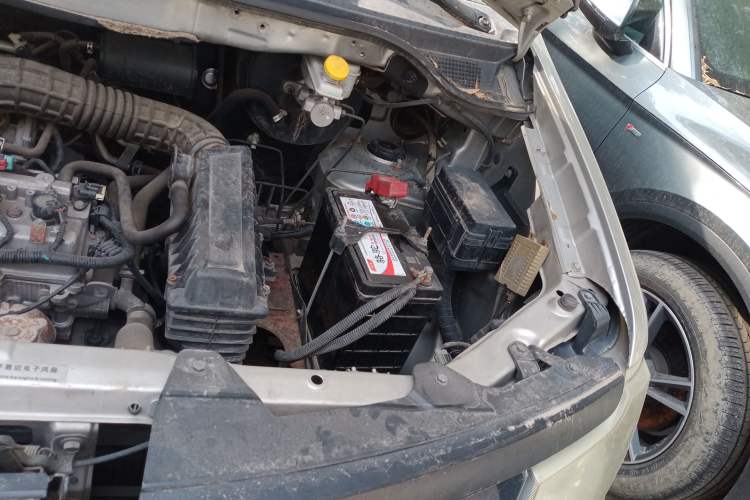 Used Dongfeng Shuaike 2014 1.5L Manual Standard 5-Seater China V Emission Standard Engine Bay Left