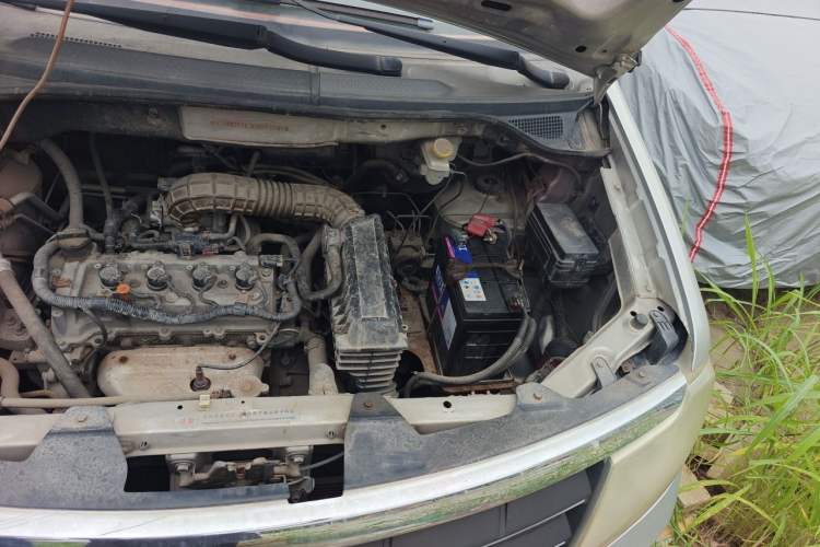 Used Dongfeng Shuaike 2014 1.5L Manual Standard Model 7-Seater China IV Engine Bay Left