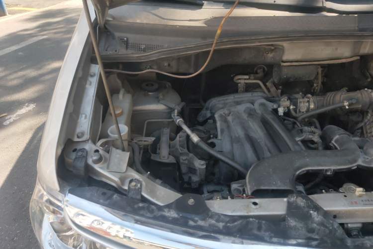 Used Dongfeng Shuaike 2014 1.6L Manual Comfort 7-Seater China IV Standard Engine Bay Right