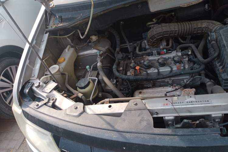 Used Dongfeng Shuaike 2014 1.5L Manual Standard 5-Seater China V Emission Standard Engine Bay Right