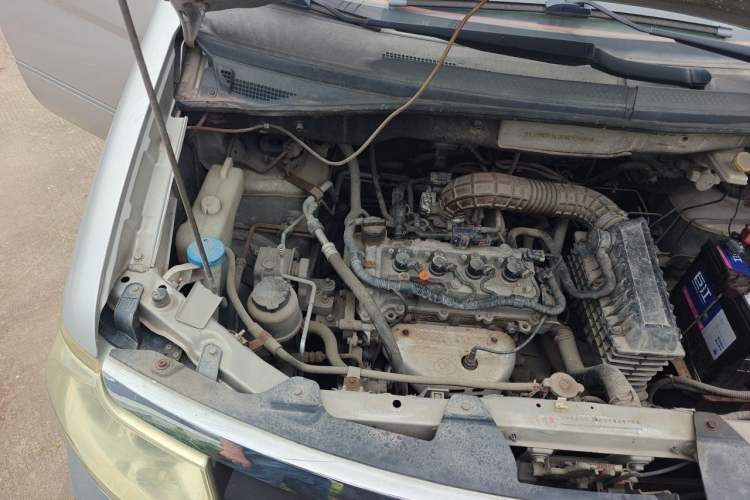Used Dongfeng Shuaike 2014 1.5L Manual Standard Model 7-Seater China IV Engine Bay Right