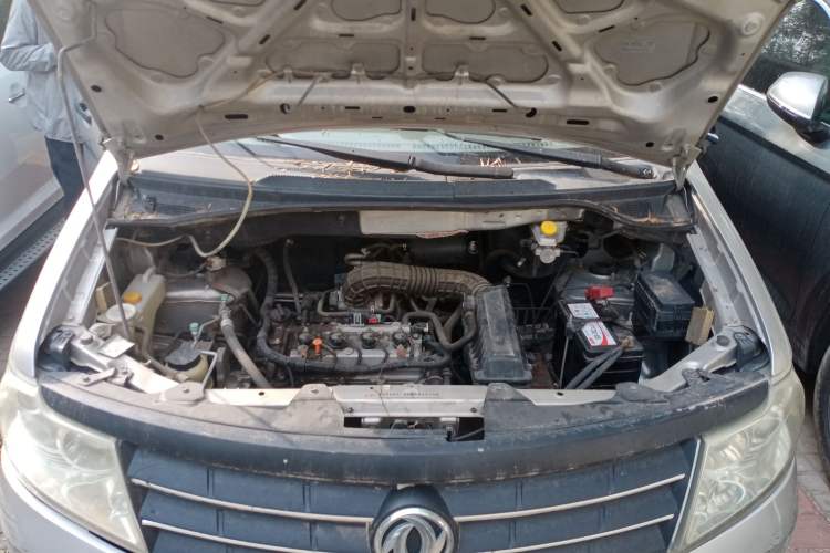 Used Dongfeng Shuaike 2014 1.5L Manual Standard 5-Seater China V Emission Standard Engine Bay