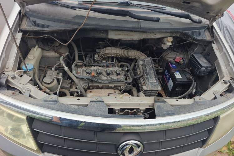 Used Dongfeng Shuaike 2014 1.5L Manual Standard Model 7-Seater China IV Engine Bay