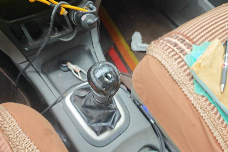 Used Dongfeng Shuaike 2014 1.5L Manual Standard Model 7-Seater China IV Gear Lever