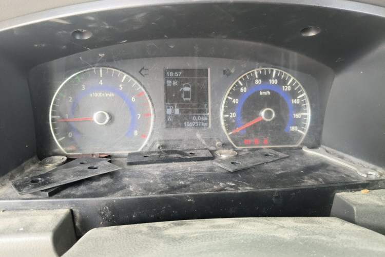 Used Dongfeng Shuaike 2014 1.6L Manual Comfort 7-Seater China IV Standard Odometer Close Up