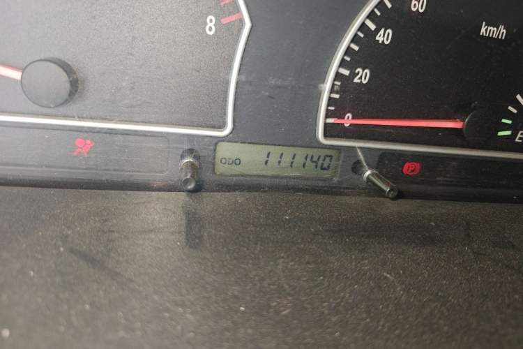 Used Dongfeng Shuaike 2014 1.5L Manual Standard Model 7-Seater China IV Odometer Close Up