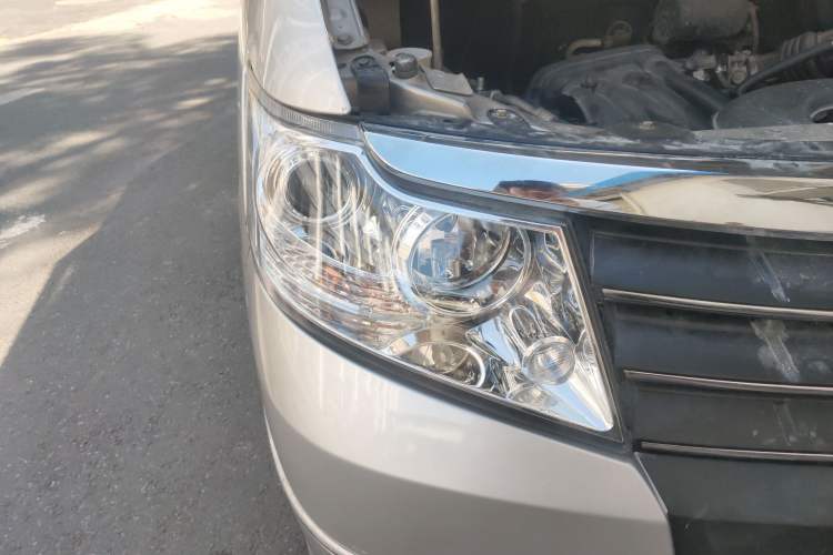 Used Dongfeng Shuaike 2014 1.6L Manual Comfort 7-Seater China IV Standard Right Front Headlight