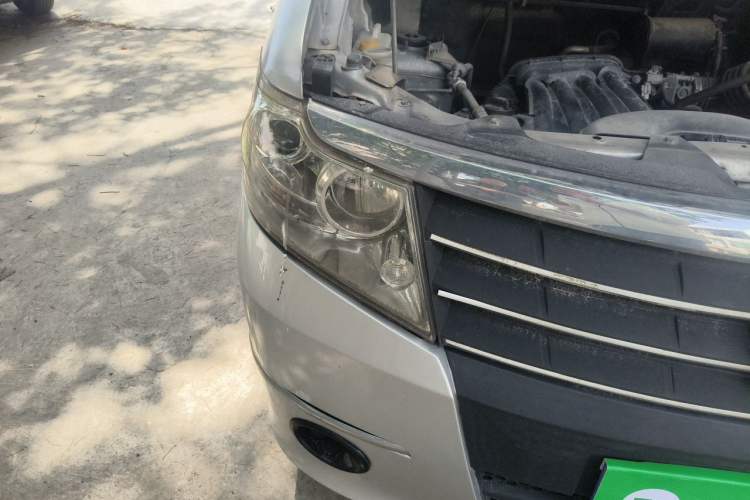 Used Dongfeng Shuaike 2014 1.6L Manual Comfort 7-Seater China IV Standard Right Front Headlight
