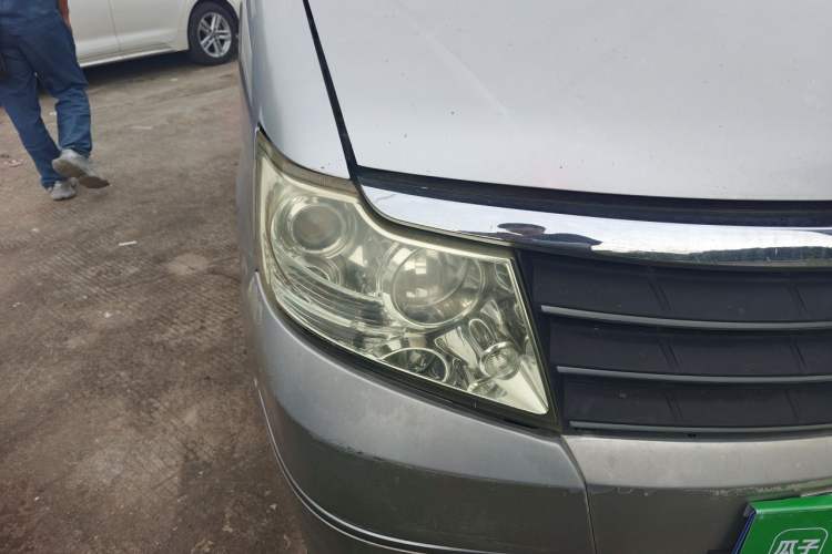 Used Dongfeng Shuaike 2014 1.5L Manual Standard Model 7-Seater China IV Right Front Headlight