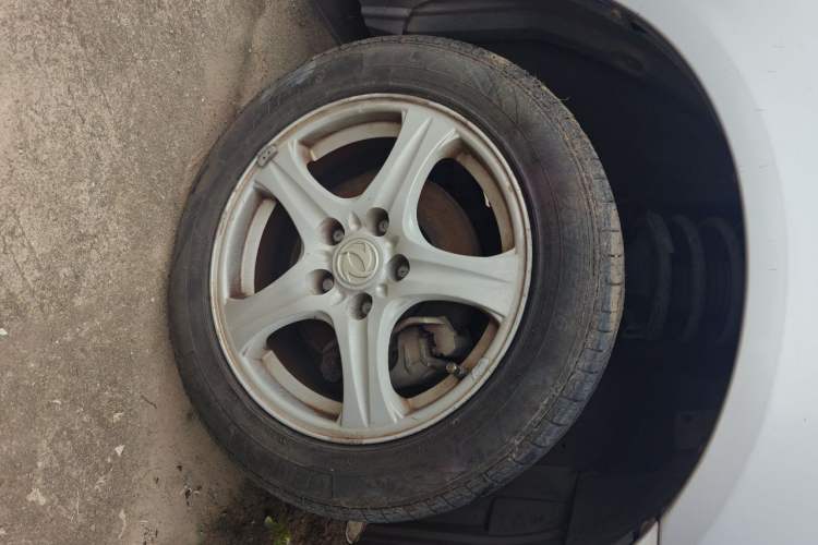Used Dongfeng Shuaike 2014 1.5L Manual Standard Model 7-Seater China IV Right Front Wheel Hub