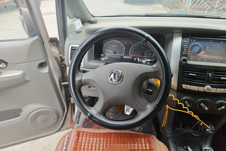 Used Dongfeng Shuaike 2014 1.5L Manual Standard Model 7-Seater China IV Steering Wheel