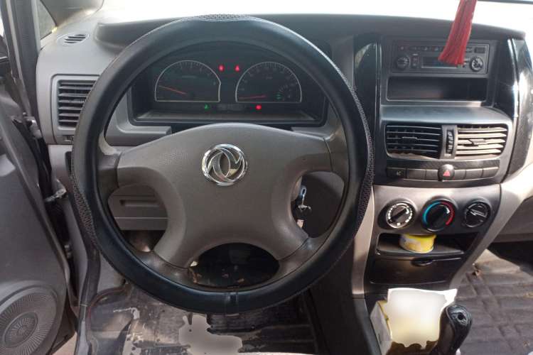 Used Dongfeng Shuaike 2014 1.5L Manual Standard 5-Seater China V Emission Standard Steering Wheel