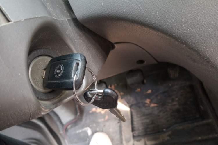 Used Dongfeng Shuaike 2014 1.5L Manual Standard 5-Seater China V Emission Standard Vehicle Key