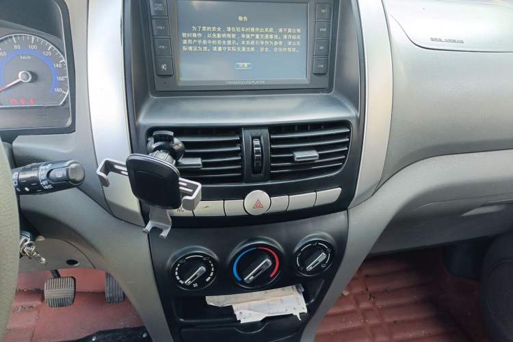 Used Dongfeng Shuaike 2014 1.6L Manual Luxury 7-Seater China V Standard Audio And AC Panel