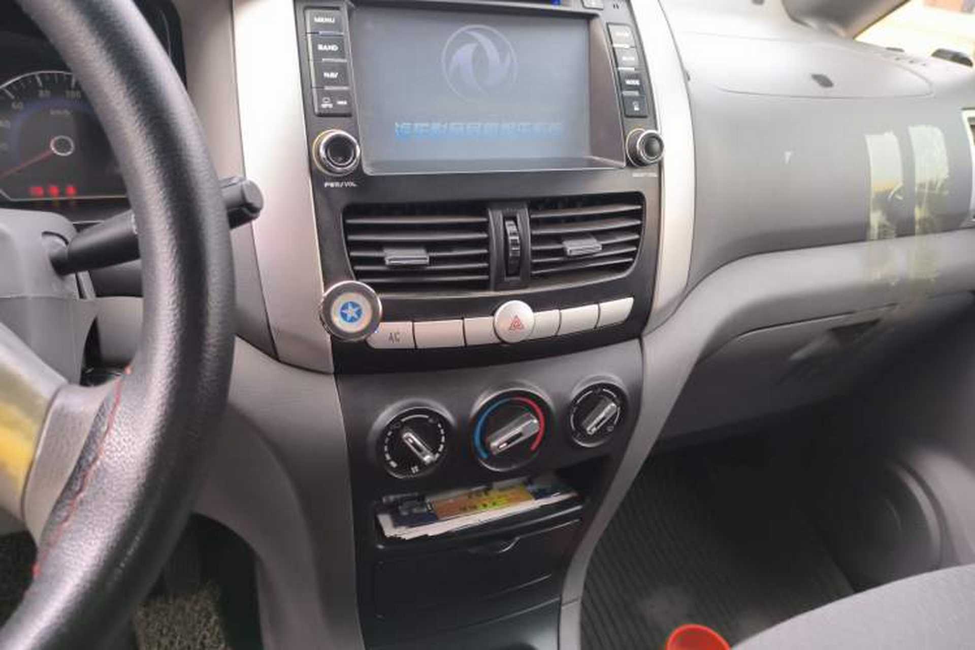 Used Dongfeng Shuaike 2014 1.6L Manual Comfort 7-Seater China IV Standard Audio And AC Panel