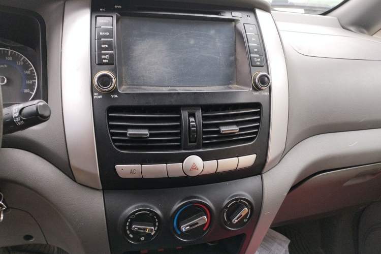 Used Dongfeng Shuaike 2014 1.6L Manual Comfort 7-Seater China IV Standard Audio And AC Panel