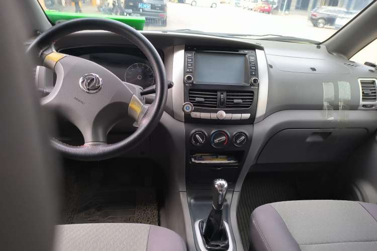 Used Dongfeng Shuaike 2014 1.6L Manual Comfort 7-Seater China IV Standard Center Console