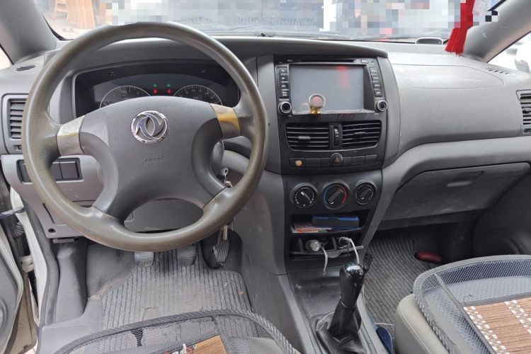 Used Dongfeng Shuaike 2014 1.5L Manual Standard Model 7-Seater China IV Center Console