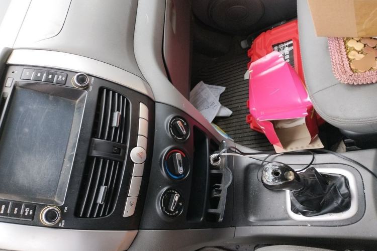 Used Dongfeng Shuaike 2014 1.6L Manual Comfort 7-Seater China IV Standard Center Console