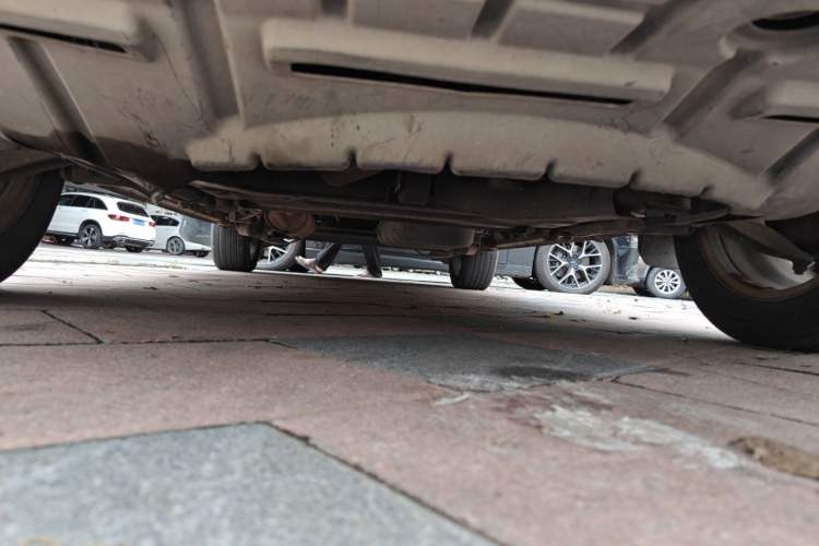 Used Dongfeng Shuaike 2014 1.5L Manual Standard Model 7-Seater China IV Chassis Front