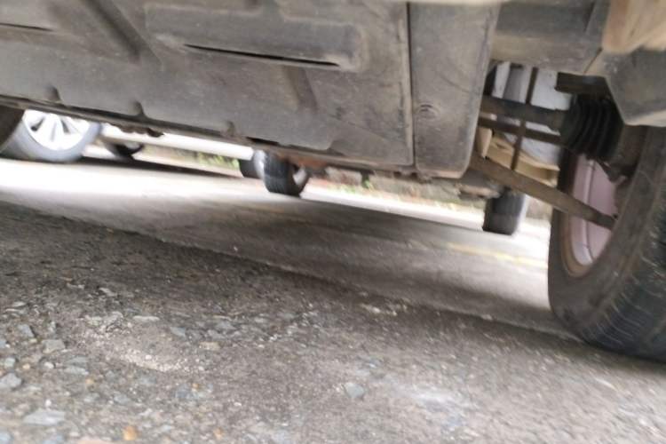 Used Dongfeng Shuaike 2014 1.6L Manual Comfort 7-Seater China IV Standard Chassis Front Left
