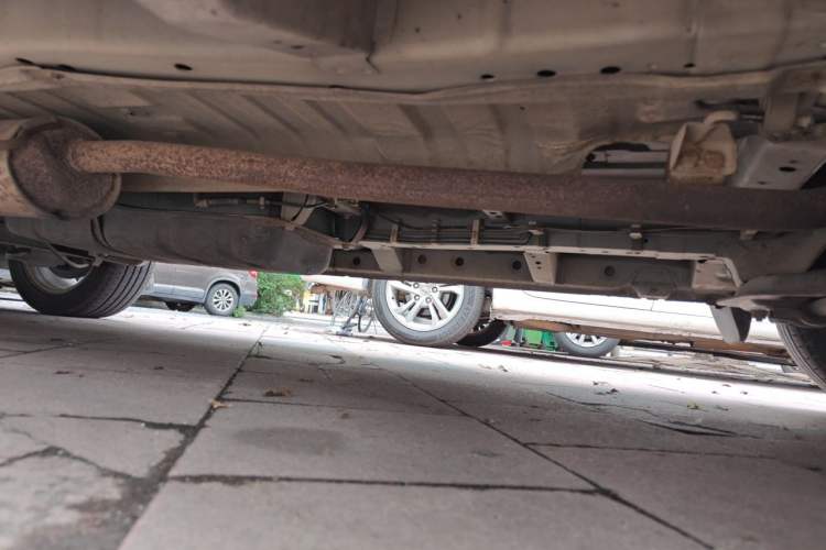 Used Dongfeng Shuaike 2014 1.5L Manual Standard Model 7-Seater China IV Chassis Front Right