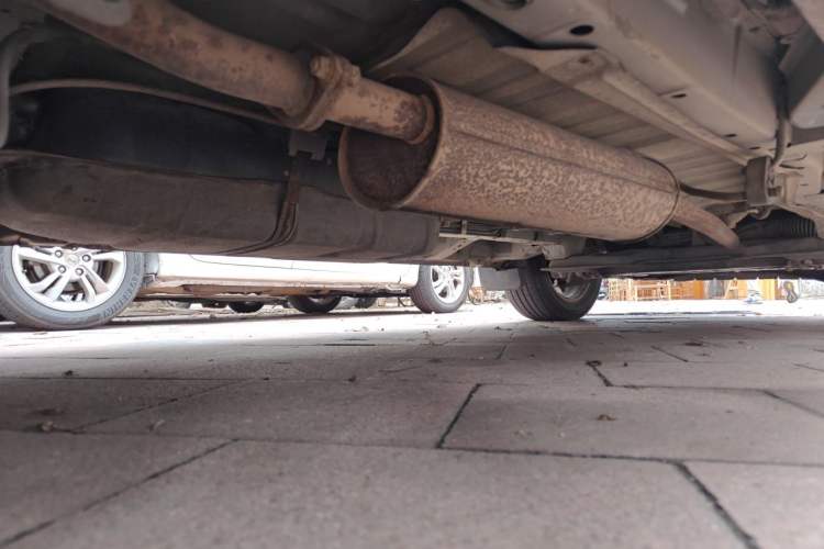 Used Dongfeng Shuaike 2014 1.5L Manual Standard Model 7-Seater China IV Chassis Rear Right