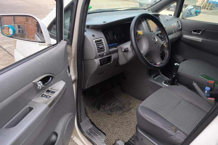 Used Dongfeng Shuaike 2014 1.6L Manual Comfort 7-Seater China IV Standard Driver Seat
