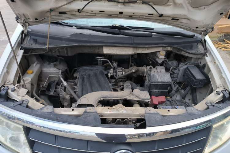 Used Dongfeng Shuaike 2014 1.6L Manual Comfort 7-Seater China IV Standard Engine Bay