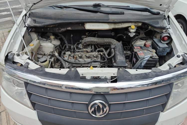 Used Dongfeng Shuaike 2014 1.5L Manual Standard Model 7-Seater China IV Engine Bay
