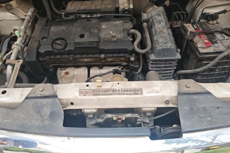 Used Dongfeng Shuaike 2014 1.6L Manual Luxury 7-Seater China IV Standard Engine Bay