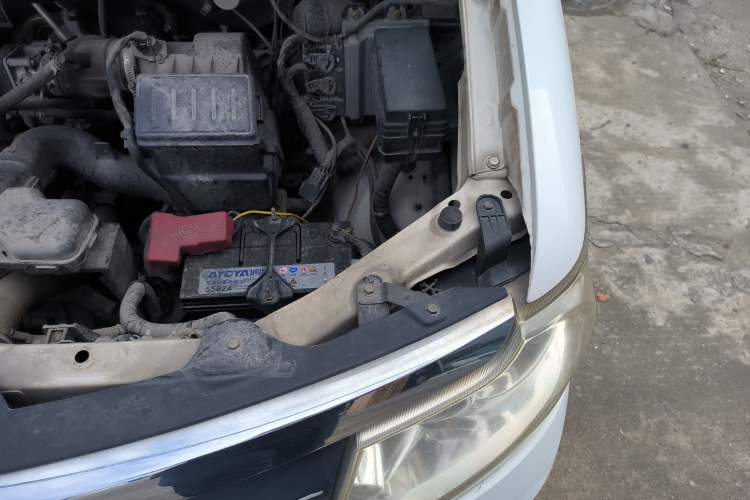 Used Dongfeng Shuaike 2014 1.6L Manual Comfort 7-Seater China IV Standard Engine Bay Left