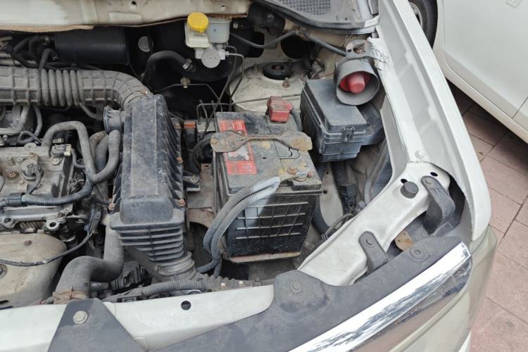 Used Dongfeng Shuaike 2014 1.5L Manual Standard Model 7-Seater China IV Engine Bay Left