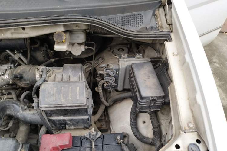 Used Dongfeng Shuaike 2014 1.6L Manual Comfort 7-Seater China IV Standard Engine Bay Left