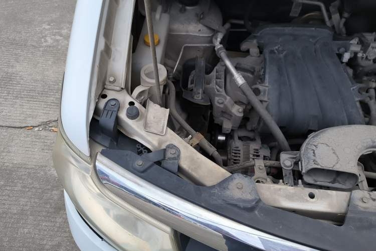 Used Dongfeng Shuaike 2014 1.6L Manual Comfort 7-Seater China IV Standard Engine Bay Right