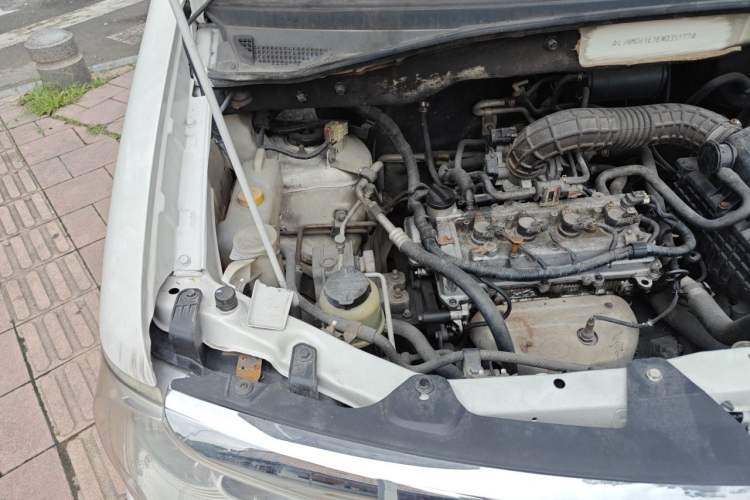 Used Dongfeng Shuaike 2014 1.5L Manual Standard Model 7-Seater China IV Engine Bay Right