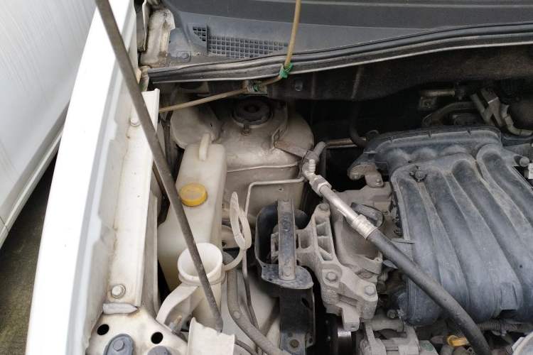 Used Dongfeng Shuaike 2014 1.6L Manual Comfort 7-Seater China IV Standard Engine Bay Right