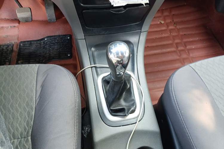 Used Dongfeng Shuaike 2014 1.6L Manual Luxury 7-Seater China V Standard Gear Lever