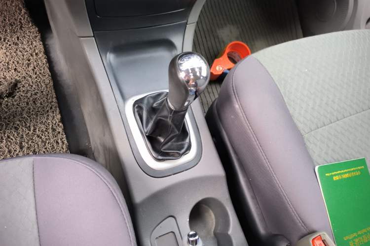 Used Dongfeng Shuaike 2014 1.6L Manual Comfort 7-Seater China IV Standard Gear Lever