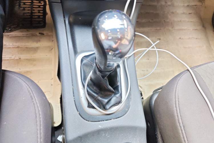 Used Dongfeng Shuaike 2014 1.6L Manual Comfort 7-Seater China V Standard Gear Lever